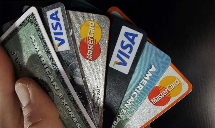 RBI Extends Deadline to Implement New Guidelines For Credit Cards to October 1