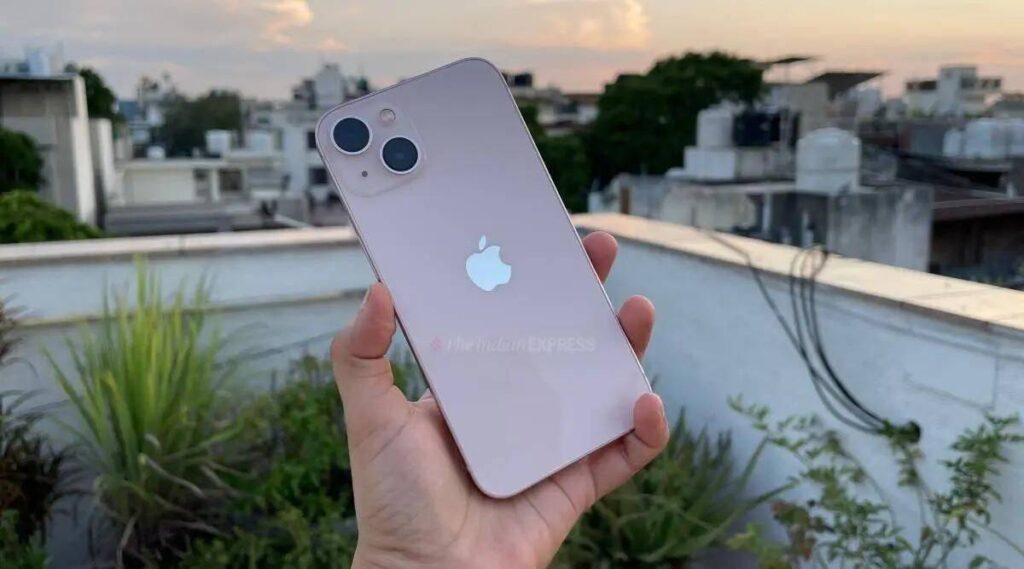 Indian retail store chain Vijay Sales has announced the launch of a variety of deals on Apple products on the occasion of Women’s day. According to the company, one of the offers would allow customers to buy the iPhone 13 at an effective price of just Rs 57,900.