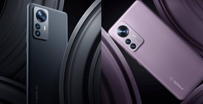 Two images of Xiaomi 12 Pro phones in black and purple colours.