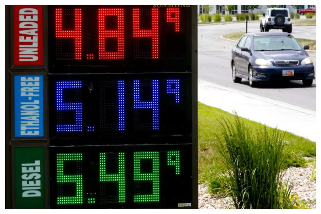 Average US Gasoline Price Falls 19 Cents To $4.86 Per Gallon