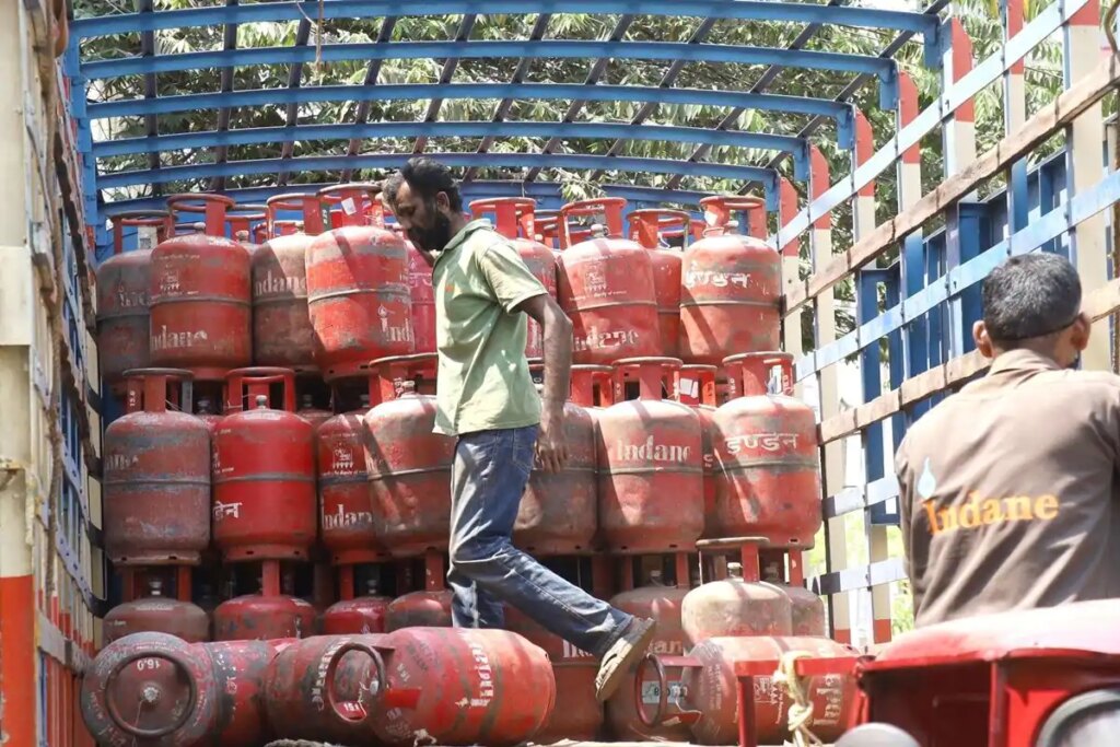 LPG Cylinder Price July 1: Cooking Gas Cylinder Becomes Cheaper From Today; Check New Rates Here