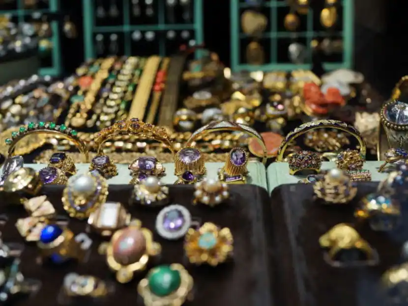 Gems And Jewellery Worth Millions Robbed From Armoured Truck Ferrying Them For Show In US