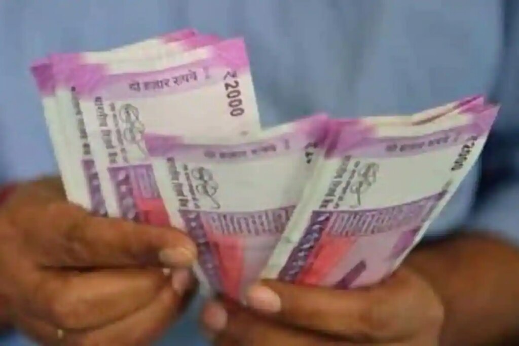 7th Pay Commission: Govt Employee Salary Likely To Rise As Dearness Allowance May Be Hiked By 4%