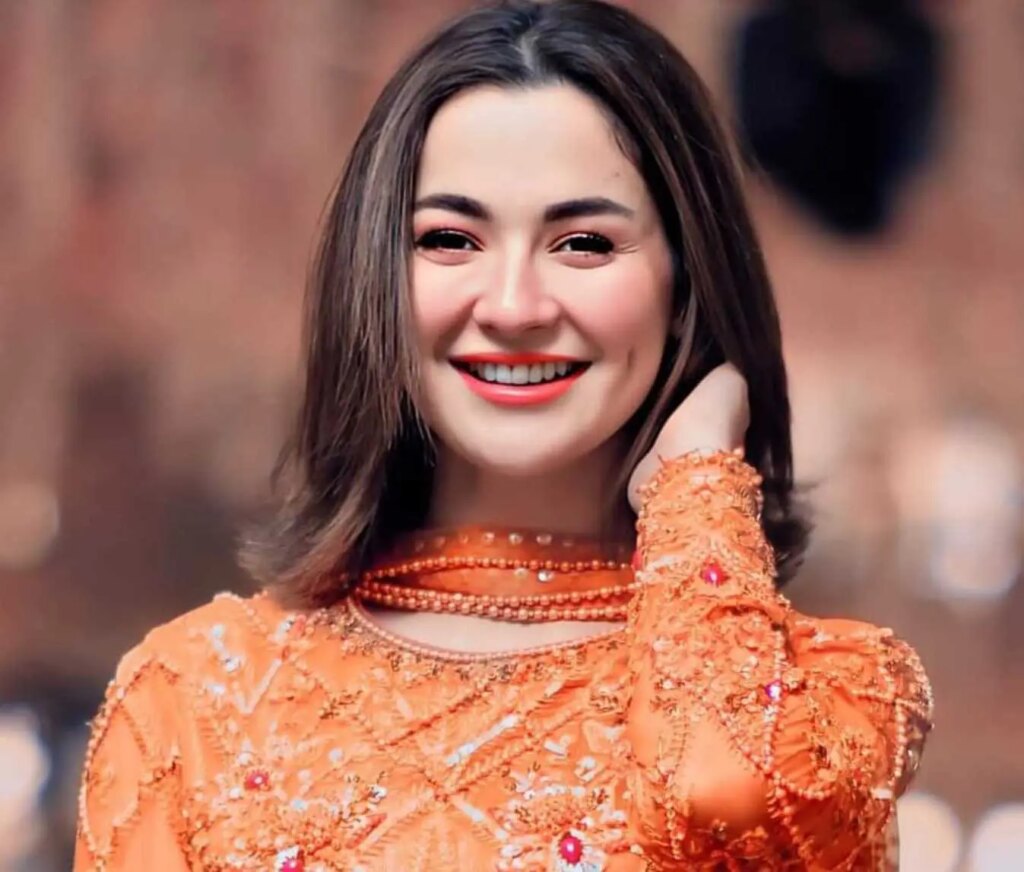 Hania Amir Biography, Wiki