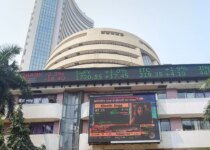 Markets Fall in Early Trade Dragged Down by Reliance, Weak Global Equities